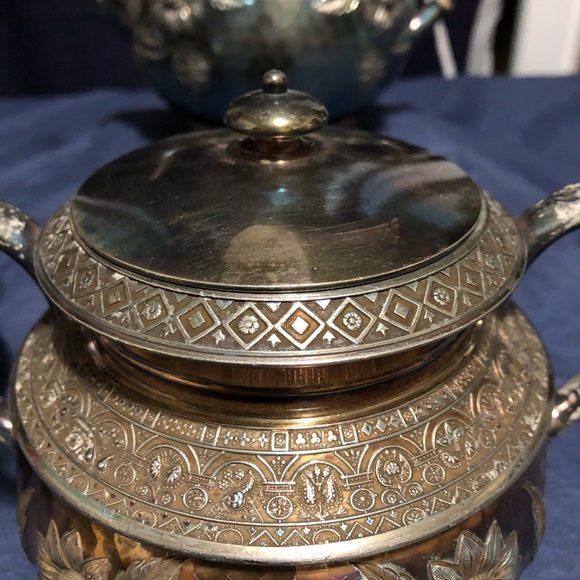 Middletown Plate, Quadruple Silver Plated Tea Set - Picture 12 of 16
